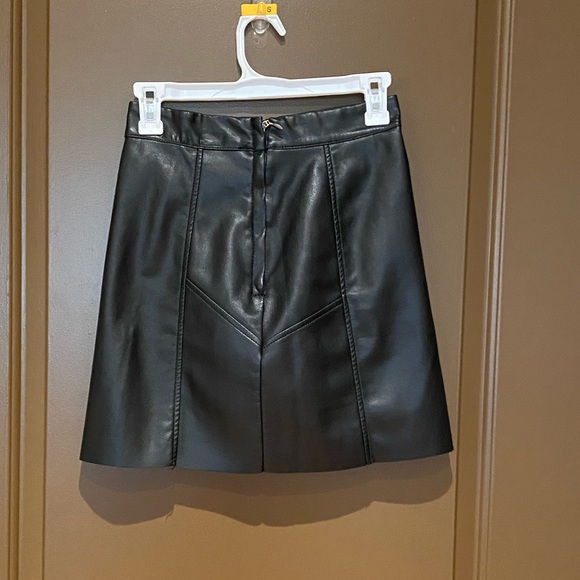 Faux leather skirt - Picture 3 of 6